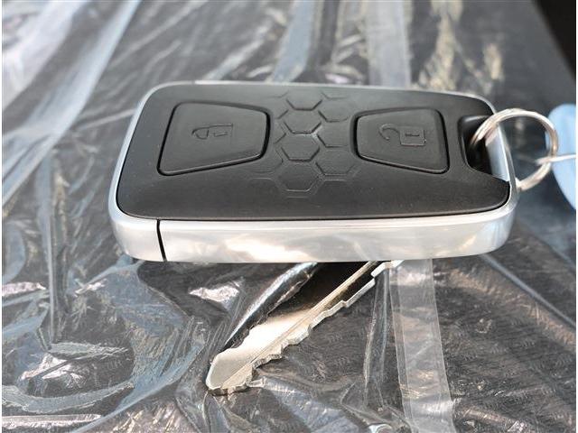 キャンター ＤＴ　全低床　２ｔ　登録済未使用車・バイザー・Ｆマット・Ｂカメラ（17枚目）