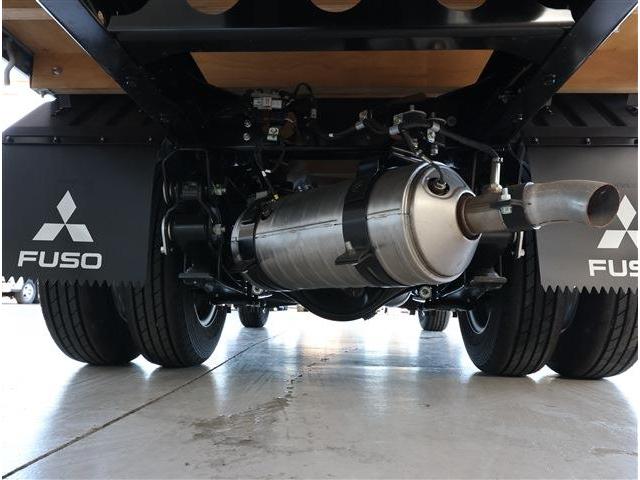 キャンター ＤＴ　全低床　２ｔ　登録済未使用車・バイザー・Ｆマット・Ｂカメラ（18枚目）