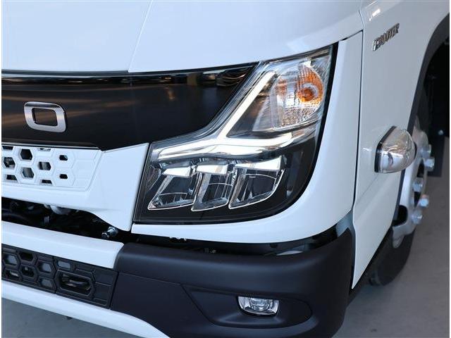 キャンター ＤＴ　全低床　２ｔ　登録済未使用車・バイザー・Ｆマット・Ｂカメラ（25枚目）