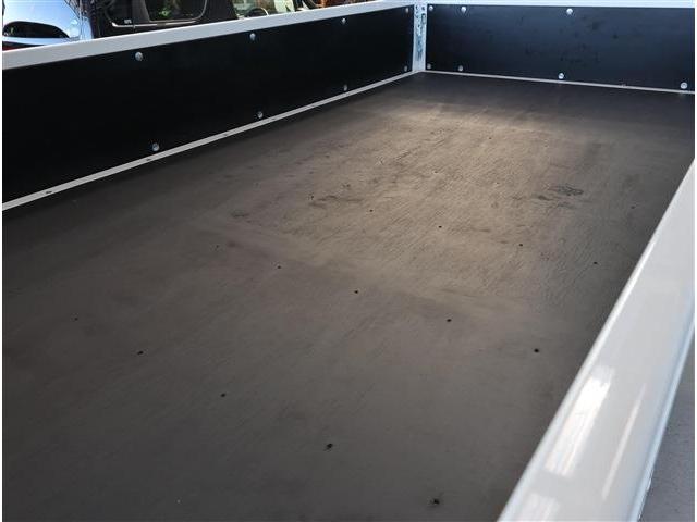 キャンター ＤＴ　全低床　２ｔ　登録済未使用車・バイザー・Ｆマット・Ｂカメラ（30枚目）