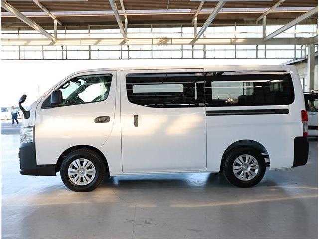 キャラバン ロングＤＸ　登録済未使用車・Ｐガラス・ナビ・ＴＶ・Ｂカメラ　（ホワイト）（23枚目）