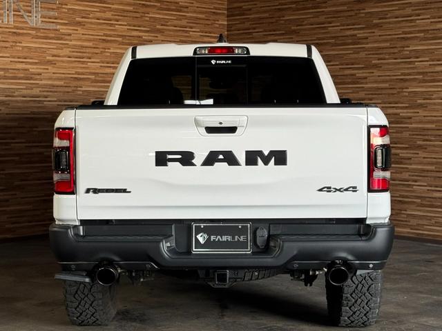 ダッジ・ラム レベル 4WD パノラマルーフ 新車並行 V8 5.7L HEMIエンジン 12インチディスプレイオーディオ ETC ドライブレコーダー REVELブラックレザーシート サイドステップ ベッドステップ(7枚目)
