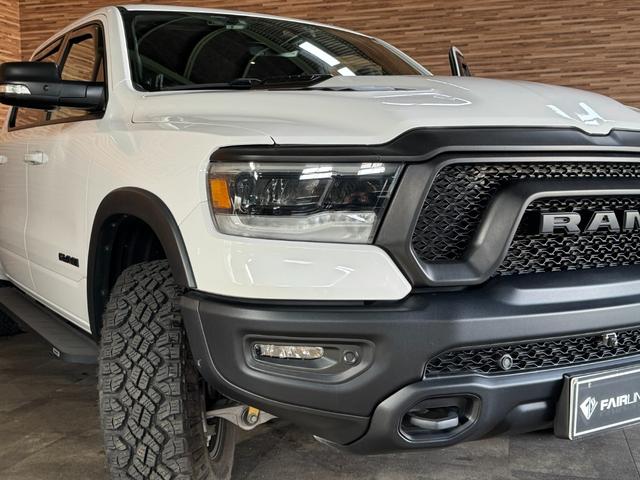 ダッジ・ラム レベル 4WD パノラマルーフ 新車並行 V8 5.7L HEMIエンジン 12インチディスプレイオーディオ ETC ドライブレコーダー REVELブラックレザーシート サイドステップ ベッドステップ(8枚目)