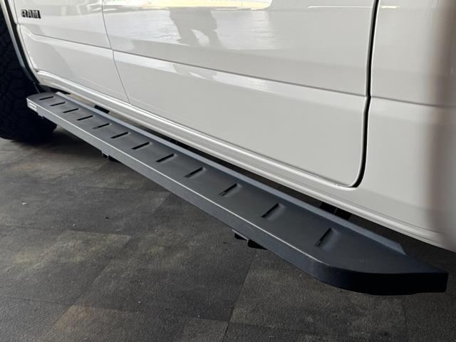 ダッジ・ラム レベル 4WD パノラマルーフ 新車並行 V8 5.7L HEMIエンジン 12インチディスプレイオーディオ ETC ドライブレコーダー REVELブラックレザーシート サイドステップ ベッドステップ(16枚目)