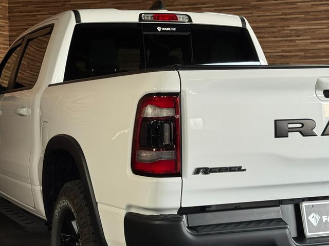 ダッジ・ラム レベル 4WD パノラマルーフ 新車並行 V8 5.7L HEMIエンジン 12インチディスプレイオーディオ ETC ドライブレコーダー REVELブラックレザーシート サイドステップ ベッドステップ(17枚目)