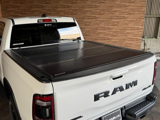 ダッジ・ラム レベル 4WD パノラマルーフ 新車並行 V8 5.7L HEMIエンジン 12インチディスプレイオーディオ ETC ドライブレコーダー REVELブラックレザーシート サイドステップ ベッドステップ(19枚目)