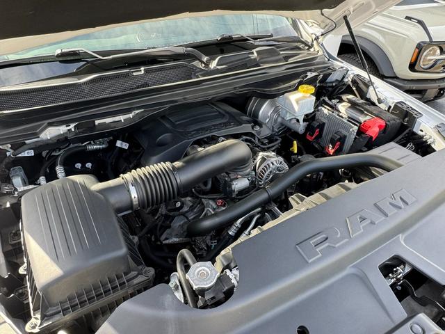 ダッジ・ラム レベル 4WD パノラマルーフ 新車並行 V8 5.7L HEMIエンジン 12インチディスプレイオーディオ ETC ドライブレコーダー REVELブラックレザーシート サイドステップ ベッドステップ(27枚目)