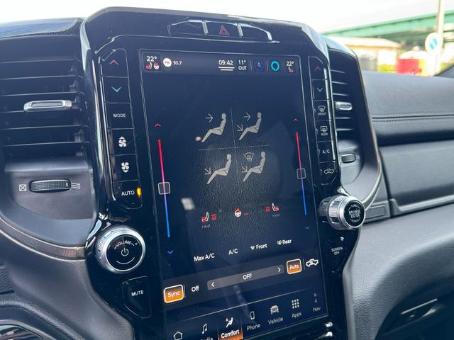 ダッジ・ラム レベル 4WD パノラマルーフ 新車並行 V8 5.7L HEMIエンジン 12インチディスプレイオーディオ ETC ドライブレコーダー REVELブラックレザーシート サイドステップ ベッドステップ(33枚目)