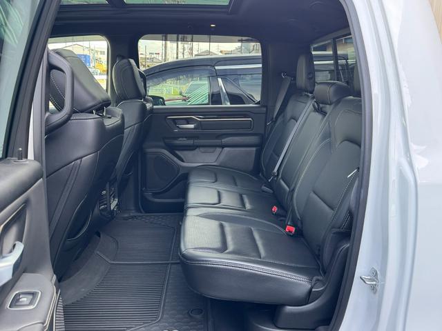 ダッジ・ラム レベル 4WD パノラマルーフ 新車並行 V8 5.7L HEMIエンジン 12インチディスプレイオーディオ ETC ドライブレコーダー REVELブラックレザーシート サイドステップ ベッドステップ(64枚目)