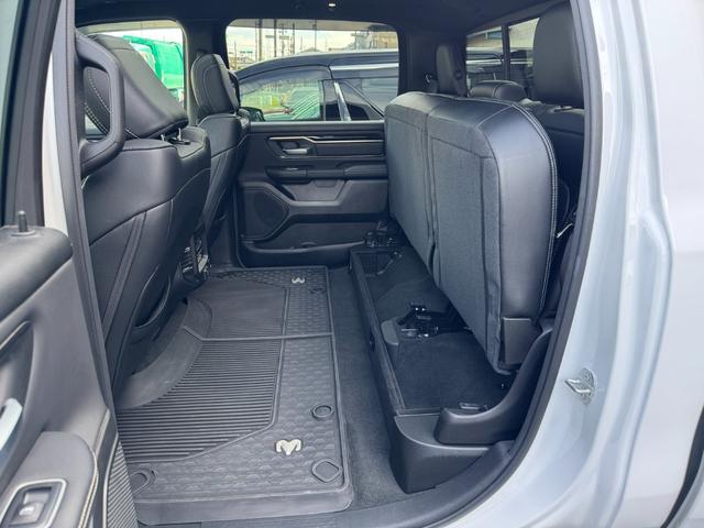 ダッジ・ラム レベル 4WD パノラマルーフ 新車並行 V8 5.7L HEMIエンジン 12インチディスプレイオーディオ ETC ドライブレコーダー REVELブラックレザーシート サイドステップ ベッドステップ(65枚目)