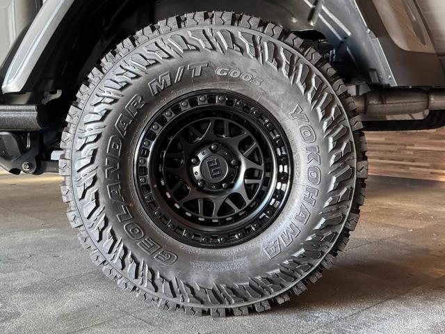 ジープ・グラディエーター ルビコン 392ファイナルエディションスタイル・スティールバンパー・WARNウインチ・専用ボンネット&デカール・ハイフェンダー・後期グリル・AO17インチホイール・37外径M/Tタイヤ・RC3.5インチリフト(5枚目)