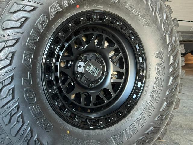 ジープ・グラディエーター ルビコン 392ファイナルエディションスタイル・スティールバンパー・WARNウインチ・専用ボンネット&デカール・ハイフェンダー・後期グリル・AO17インチホイール・37外径M/Tタイヤ・RC3.5インチリフト(13枚目)