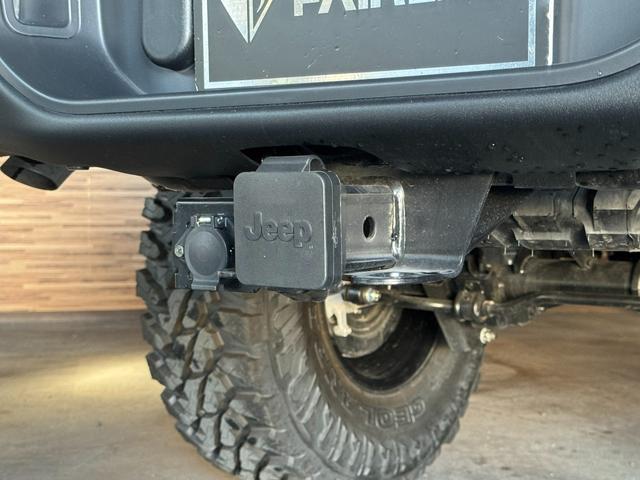 ジープ・グラディエーター ルビコン 392ファイナルエディションスタイル・スティールバンパー・WARNウインチ・専用ボンネット&デカール・ハイフェンダー・後期グリル・AO17インチホイール・37外径M/Tタイヤ・RC3.5インチリフト(26枚目)