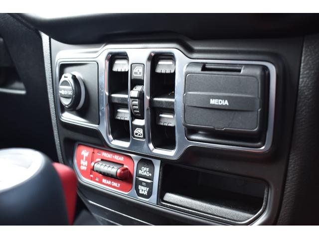 ジープ・グラディエーター ルビコン 392ファイナルエディションスタイル・スティールバンパー・WARNウインチ・専用ボンネット&デカール・ハイフェンダー・後期グリル・AO17インチホイール・37外径M/Tタイヤ・RC3.5インチリフト(45枚目)