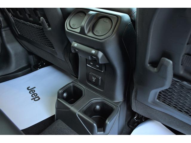 ジープ・グラディエーター ルビコン 392ファイナルエディションスタイル・スティールバンパー・WARNウインチ・専用ボンネット&デカール・ハイフェンダー・後期グリル・AO17インチホイール・37外径M/Tタイヤ・RC3.5インチリフト(57枚目)