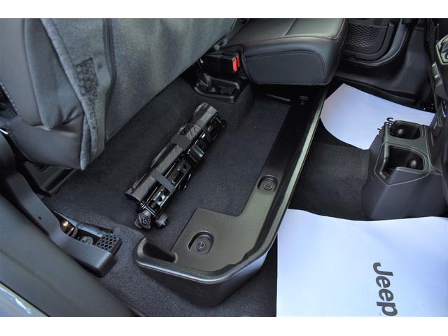 ジープ・グラディエーター ルビコン 392ファイナルエディションスタイル・スティールバンパー・WARNウインチ・専用ボンネット&デカール・ハイフェンダー・後期グリル・AO17インチホイール・37外径M/Tタイヤ・RC3.5インチリフト(59枚目)