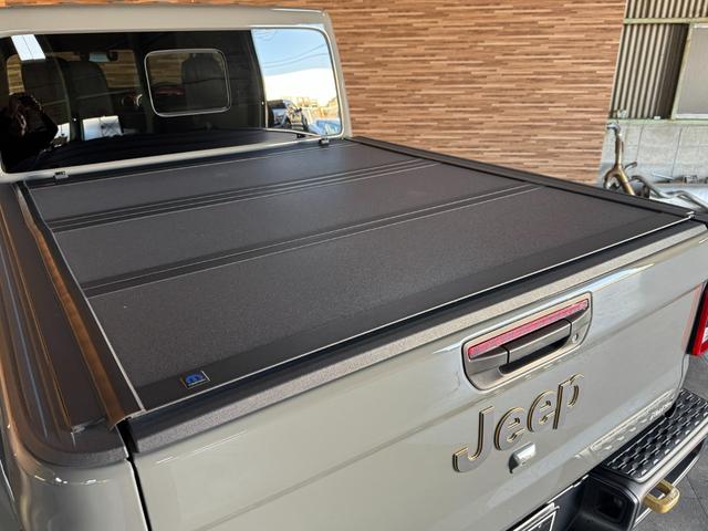 ジープ・グラディエーター ルビコン 392ファイナルエディションスタイル・スティールバンパー・WARNウインチ・専用ボンネット&デカール・ハイフェンダー・後期グリル・AO17インチホイール・37外径M/Tタイヤ・RC3.5インチリフト(66枚目)