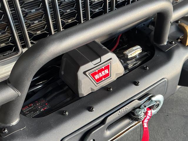 ジープ・グラディエーター ルビコン 392ファイナルエディションスタイル・スティールバンパー・WARNウインチ・専用ボンネット&デカール・ハイフェンダー・後期グリル・AO17インチホイール・37外径M/Tタイヤ・RC3.5インチリフト(69枚目)