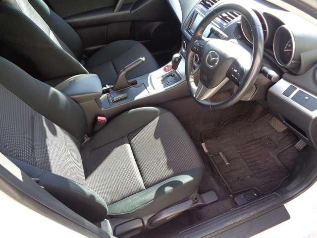 アクセラスポーツ １５Ｓ　アルミホイール　スマートキー　ＣＶＴ　盗難防止システム　衝突安全ボディ　ＡＢＳ　ＥＳＣ　エアコン　パワーステアリング　パワーウィンドウ（10枚目）