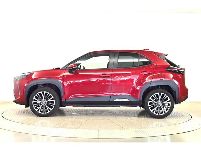 ヤリスクロス ハイブリッドZ ドライブレコーダ インテリジェントキー アルミホイル LEDライト リアカメラ クルーズコントロール 整備記録簿 横滑り防止システム 電動シ-ト パワステ オートエアコン キーフリー イモビライザ(5枚目)