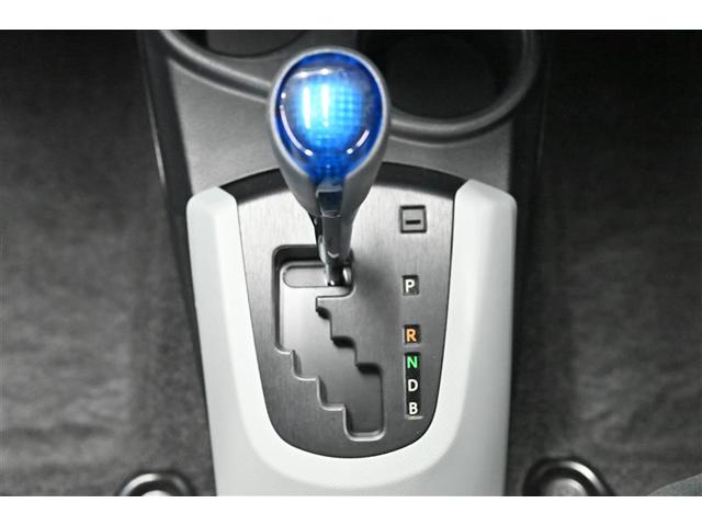 アクア Ｓ　スマートキープッシュスタート　キーレスエントリ　イモビ　ナビ＆ＴＶ　ワンオーナー車　オートエアコン　デュアルエアバック　ＥＳＣ　Ｂカメラ　パワーウィンドウ　ＥＴＣ　ＳＲＳ　ワンセグＴＶ　ＡＢＳ（7枚目）