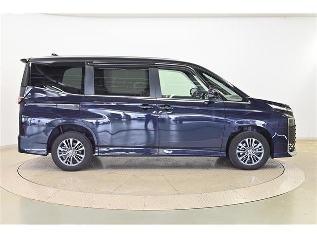 ヴォクシー ハイブリッドS-Z Bカメ エアバッグ 横滑り防止装置 LEDライト オートクルーズ キーレス アルミホイール ABS ナビ&TV スマートキ- メモリーナビ 3列シート フルタイム4WD エアコン ETC フルTV(4枚目)