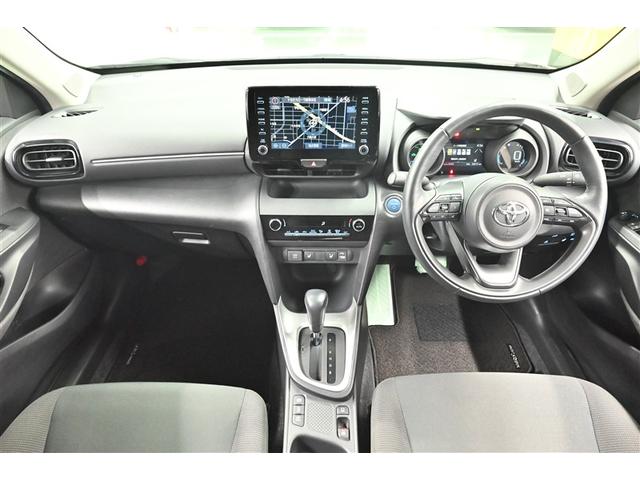 ヤリスクロス ハイブリッドＧ　ＴＳＳ　１００Ｖ　イモビライザー　バックモニタ－　記録簿有　エアコン　ＬＥＤヘッドライト　インテリキー　フルセグＴＶ　パワーウィンド　ワンオーナ　Ｗエアバック　オートクルーズ　キーフリー　横滑防止装置（6枚目）