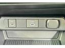 充電用USB端子付き。スマートフォンなどの充電に便利です。