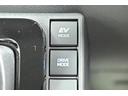 「中古車ハイブリッド保証」付き。ハイブリッド機構を無償で保証します。保証期間は、初度登録年月から10年目まで、またはロングラン保証が終わってから3年間。ただし累計走行距離が20万km以内です。