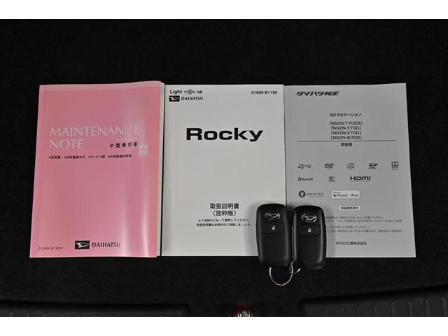 ロッキー プレミアム　エアバック　パワステ　クルコン　フルセグＴＶ　ＤＶＤ再生　エアコン　ＡＢＳ　キーレス　ＥＴＣ　４ＷＤ　スマートキー　バックモニター　メモリーナビ　アルミホイール　ドライブレコーダー　パワーウィンド（24枚目）