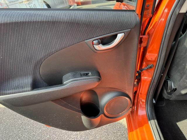 フィット ＲＳ　無限マフラー無限サスペンション無限エアロバンパー無限スポイラー無限フロアマット無限レカロシートレール　フルフラット　キ－レス　セキュリティアラーム　ＡＡＣ　衝突安全ボディ　ＥＴＣ（10枚目）