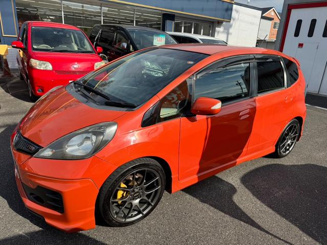 フィット ＲＳ　無限マフラー無限サスペンション無限エアロバンパー無限スポイラー無限フロアマット無限レカロシートレール　フルフラット　キ－レス　セキュリティアラーム　ＡＡＣ　衝突安全ボディ　ＥＴＣ（15枚目）