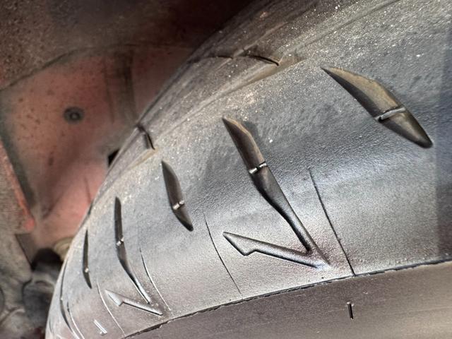 フィット ＲＳ　無限マフラー無限サスペンション無限エアロバンパー無限スポイラー無限フロアマット無限レカロシートレール　フルフラット　キ－レス　セキュリティアラーム　ＡＡＣ　衝突安全ボディ　ＥＴＣ（17枚目）