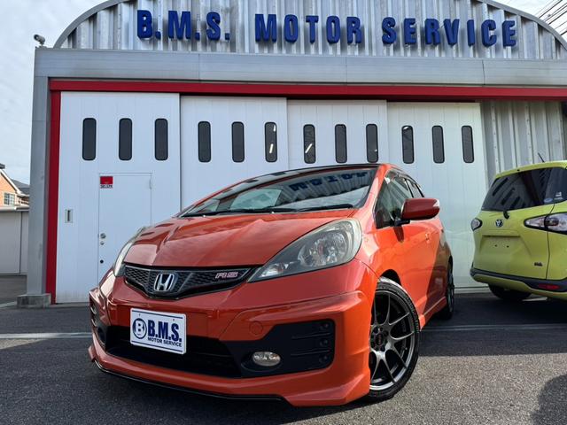 フィット ＲＳ　無限マフラー無限サスペンション無限エアロバンパー無限スポイラー無限フロアマット無限レカロシートレール　フルフラット　キ－レス　セキュリティアラーム　ＡＡＣ　衝突安全ボディ　ＥＴＣ（18枚目）