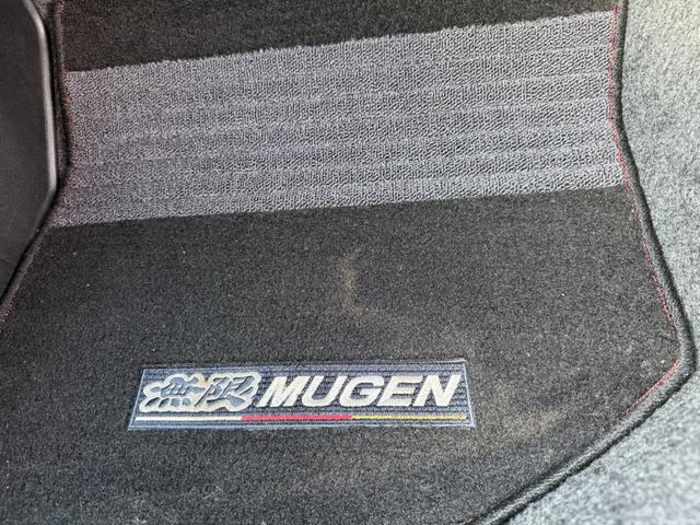 フィット ＲＳ　無限マフラー無限サスペンション無限エアロバンパー無限スポイラー無限フロアマット無限レカロシートレール　フルフラット　キ－レス　セキュリティアラーム　ＡＡＣ　衝突安全ボディ　ＥＴＣ（19枚目）