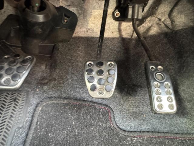 フィット ＲＳ　無限マフラー無限サスペンション無限エアロバンパー無限スポイラー無限フロアマット無限レカロシートレール　フルフラット　キ－レス　セキュリティアラーム　ＡＡＣ　衝突安全ボディ　ＥＴＣ（21枚目）