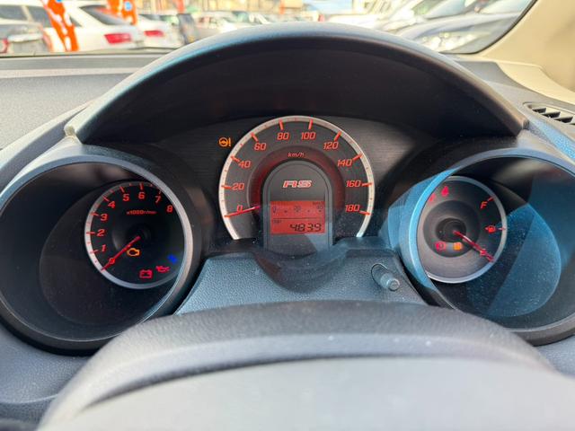 フィット ＲＳ　無限マフラー無限サスペンション無限エアロバンパー無限スポイラー無限フロアマット無限レカロシートレール　フルフラット　キ－レス　セキュリティアラーム　ＡＡＣ　衝突安全ボディ　ＥＴＣ（29枚目）