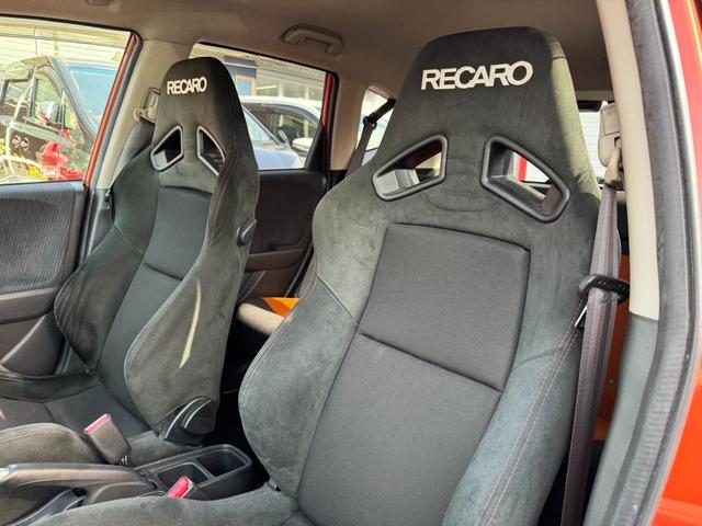 フィット ＲＳ　無限マフラー無限サスペンション無限エアロバンパー無限スポイラー無限フロアマット無限レカロシートレール　フルフラット　キ－レス　セキュリティアラーム　ＡＡＣ　衝突安全ボディ　ＥＴＣ（41枚目）