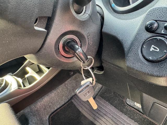 フィット ＲＳ　無限マフラー無限サスペンション無限エアロバンパー無限スポイラー無限フロアマット無限レカロシートレール　フルフラット　キ－レス　セキュリティアラーム　ＡＡＣ　衝突安全ボディ　ＥＴＣ（49枚目）