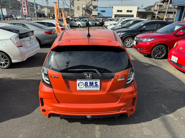 フィット ＲＳ　無限マフラー無限サスペンション無限エアロバンパー無限スポイラー無限フロアマット無限レカロシートレール　フルフラット　キ－レス　セキュリティアラーム　ＡＡＣ　衝突安全ボディ　ＥＴＣ（71枚目）