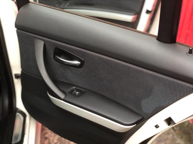 ３シリーズ ３２０ｉ　Ｍスポーツパッケージ　６速マニュアル／ワンオーナー／純正アルミホイール（17枚目）