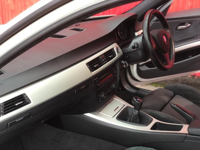 ３シリーズ ３２０ｉ　Ｍスポーツパッケージ　６速マニュアル／ワンオーナー／純正アルミホイール（18枚目）