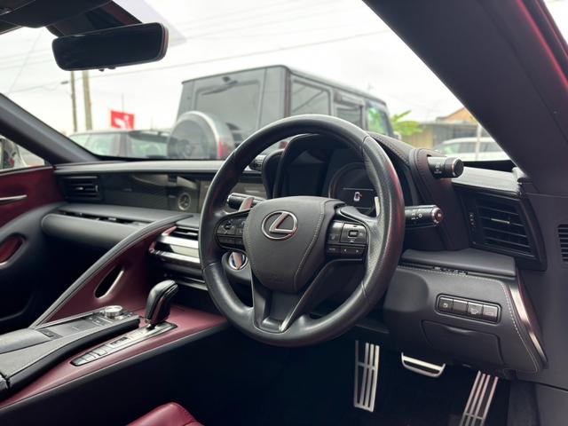 ＬＣ ＬＣ５００ｈ　Ｌパッケージ　純正ナビ　レッドレザーシート　サンルーフ　純正アルミ　ヘッドアップディスプレイ　パワーシート　パドルシフト　シートヒーター　クリアランスセンサー　プッシュスタート（23枚目）