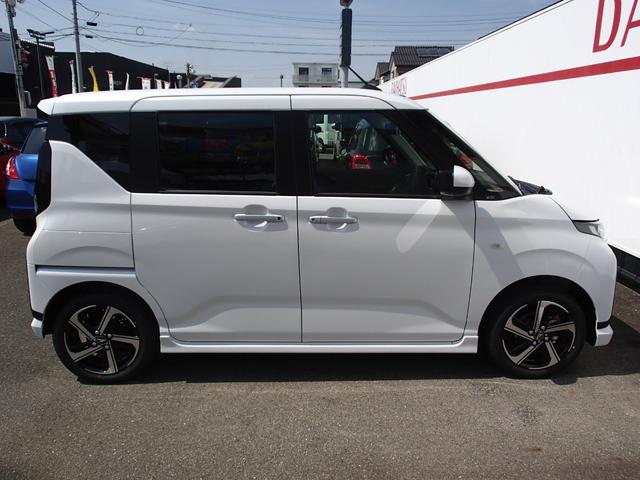 ムーヴ ＲＳ　／ターボ／緊急ブレーキ／純正ナビ装着用アップグレードパック（バックカメラ・ステアリングスイッチ・リヤスピーカー）／両側電動スライド／メモリーナビ／フルセグＴＶ／ＤＶＤ再生／音楽録音／Ｂｌｕｅｔｏｏｔｈ（12枚目）