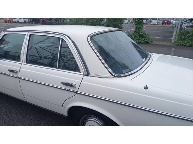 ミディアムクラス ２３０Ｅ　ディラー　　フル装備　　左ハンドル　　ｗ１２３　Ｓ１２３　２８０Ｅ　３００Ｄ（37枚目）