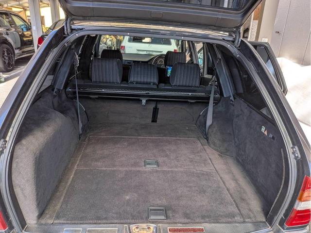 ミディアムクラス ２２０ＴＥ　ディーラー車　右ハンドル　社外オーディオ　バックカメラ　社外キーレス　ＥＴＣ　　前期　グリル　　　ｗ１２４　　Ｓ１２４（47枚目）