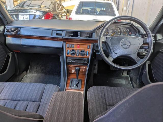 ミディアムクラス ２２０ＴＥ　ディーラー車　右ハンドル　社外オーディオ　バックカメラ　社外キーレス　ＥＴＣ　　前期　グリル　　　ｗ１２４　　Ｓ１２４（59枚目）