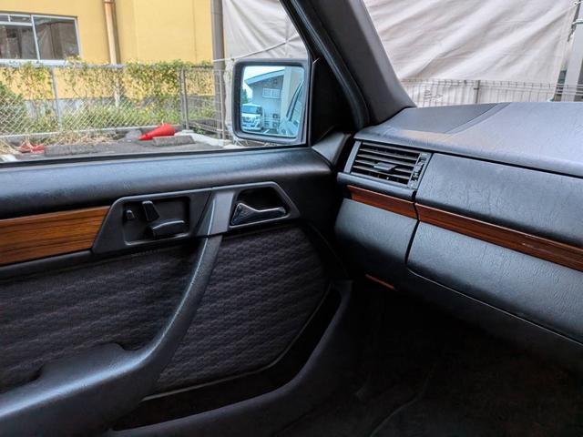 ミディアムクラス ２２０ＴＥ　ディーラー車　右ハンドル　社外オーディオ　バックカメラ　社外キーレス　ＥＴＣ　　前期　グリル　　　ｗ１２４　　Ｓ１２４（66枚目）