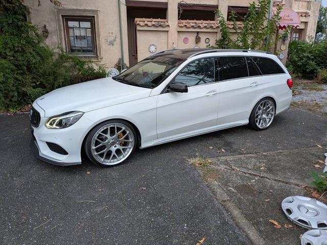 Ｅクラスステーションワゴン Ｅ２５０　ステーションワゴン　アバンギャルド　ハイパーフォージドアルミホイール　パノラミックスライディングルーフ　ブラックレザーシート　シートヒーター　純正ＨＤＤナビ地デジＴＶ（3枚目）