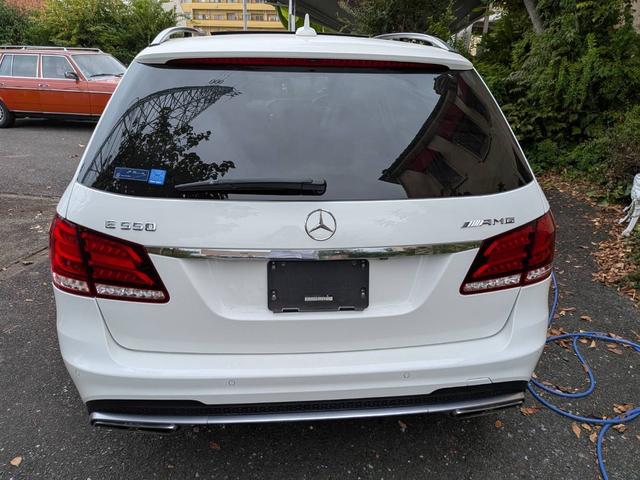Ｅクラスステーションワゴン Ｅ２５０　ステーションワゴン　アバンギャルド　ハイパーフォージドアルミホイール　パノラミックスライディングルーフ　ブラックレザーシート　シートヒーター　純正ＨＤＤナビ地デジＴＶ（8枚目）